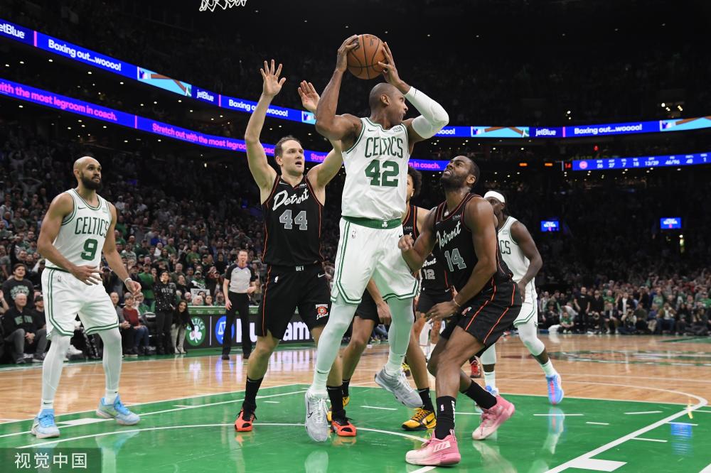 曼联足总杯点球出局！攻防毛病依旧，阿莫林赛后却提英超夺冠目标曼联足总杯点球4-5出局齐尔克泽失点落泪！攻防毛病依旧，阿莫林却提英超夺冠目标。